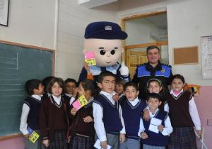 Polis öğrencileri sevindirdi